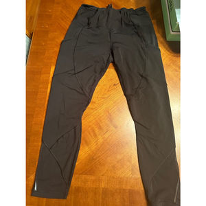 Lululemon Black Leggings with mesh and side pockets